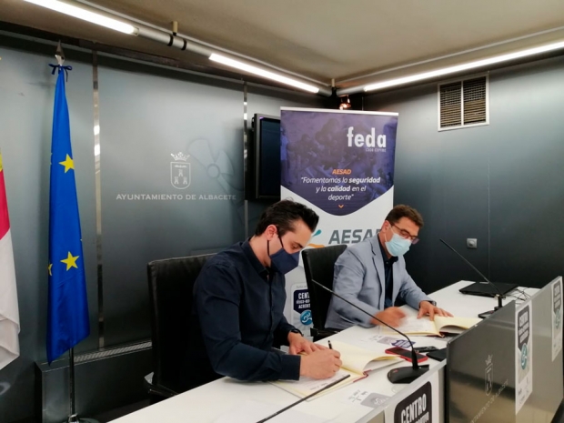 Fotografía de El Ayuntamiento, en un convenio con AESAD, certificará con un distintivo a los centros físico-deportivos seguros y de calidad, ofrecida por FEDA