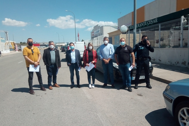 Fotografía de Las empresas del polígono de Hellín, a través de ADESAR, confían en que el Ayuntamiento empiece con las mejoras de esta zona industrial, ofrecida por FEDA