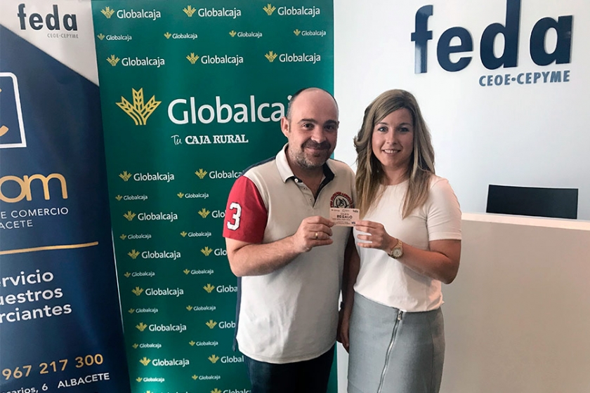 FECOM y Globalcaja dan notoriedad al comercio de Albacete con su propia tarjeta regalo