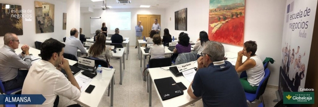 Fotografía de Las “Rutas hacia el éxito: Alcanza la cima empresarial” de Escuela de Negocios FEDA, un éxito de formación entre los empresarios de Almansa, Caudete y Villarrobledo, ofrecida por FEDA