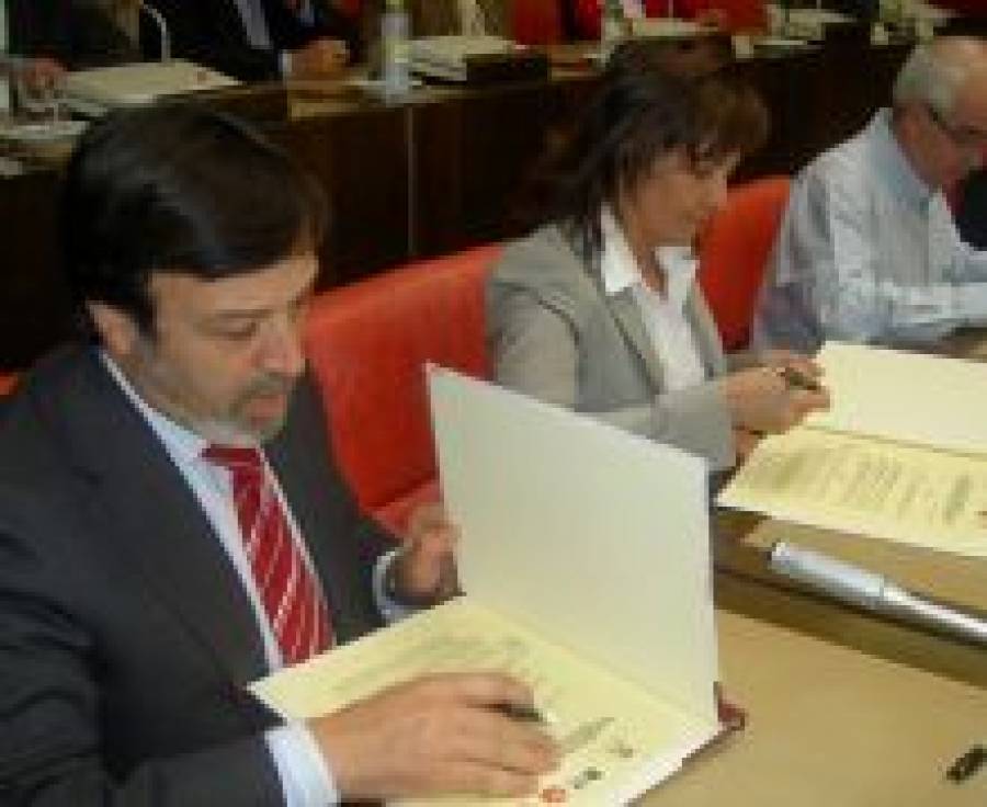 Fotografía de El Ayuntamiento formalizó la cesión de la parcela para la nueva sede de FEDA, ofrecida por FEDA