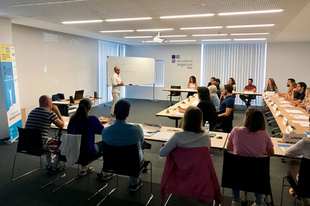 Fotografía de Quince mujeres y diez hombres emprenden hoy el programa Sherpa’2019 en su séptima edición, ofrecida por FEDA