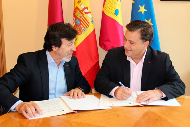 Fotografía de FEDA y el Ayuntamiento de Albacete firman el convenio de la sexta edición del Programa Sherpa, ofrecida por FEDA