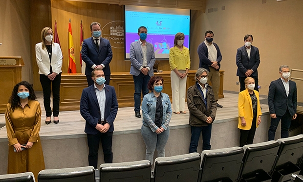 Fotografía de Los agentes sociales, FEDA, CCOO y UGT, suman a las instituciones al Observatorio Provincial de Igualdad en las Relaciones Laborales, ofrecida por FEDA