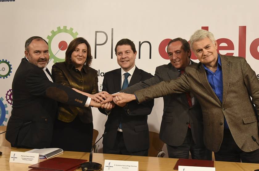 CECAM suscribe el Plan Adelante junto con Gobierno regional y sindicatos