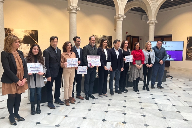 Fotografía de El OPI entrega el Distintivo “Promoción Igualdad Laboral” a la dirección y plantilla de la empresa Eiffage Energía Sistemas, ofrecida por FEDA