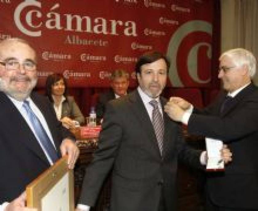 El presidente de FEDA dedica la Medalla de Oro de las Cámaras a los empresarios