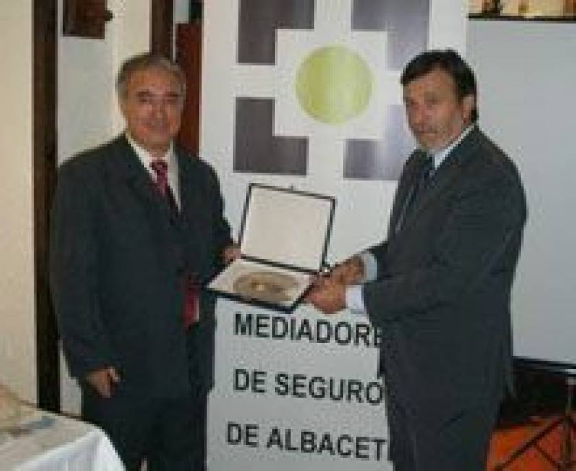 Reconocimiento del Colegio de Mediadores de Seguros al presidente de FEDA