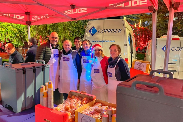 Fotografía de FECOM celebra la tradicional chocolatada coincidiendo con la inauguración de la iluminación navideña, ofrecida por FEDA