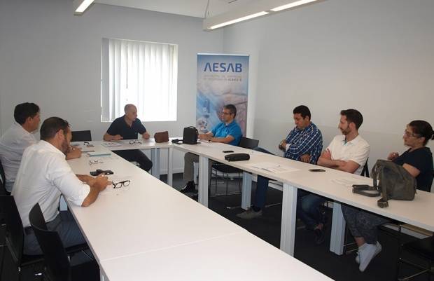 Fotografía de La Asociación de Empresas de Seguridad, AESAB, analiza con el nuevo inspector jefe de la Unidad Territorial de Seguridad Privada la profesionalidad del sector, ofrecida por FEDA