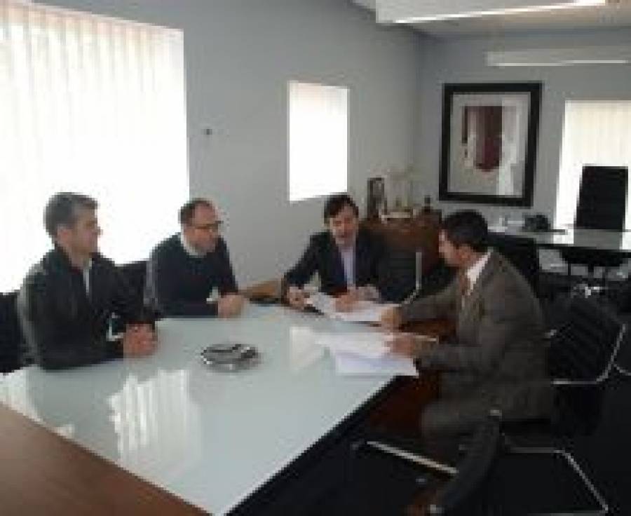 Fotografía de FEDA firma con la empresa Atlantic la colaboración para la formación técnica, ofrecida por FEDA