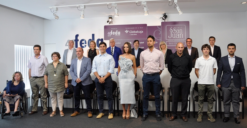 Los Premiados San Juan se hacen la foto de los dieciocho años