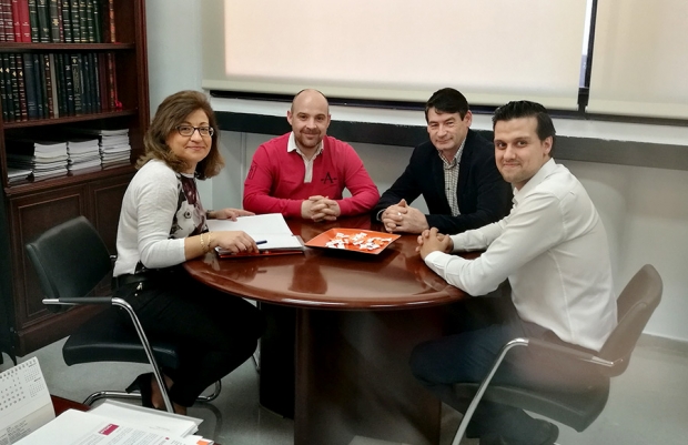 Fotografía de La decana de la Facultad de Ciencias Económicas se compromete con la Federación de Comercio en concienciar a los jóvenes sobre el comercio tradicional, ofrecida por FEDA