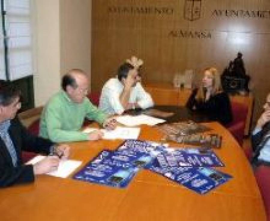 Fotografía de Los comerciantes de Almansa repartirán más de sesenta premios en la Navidad, ofrecida por FEDA