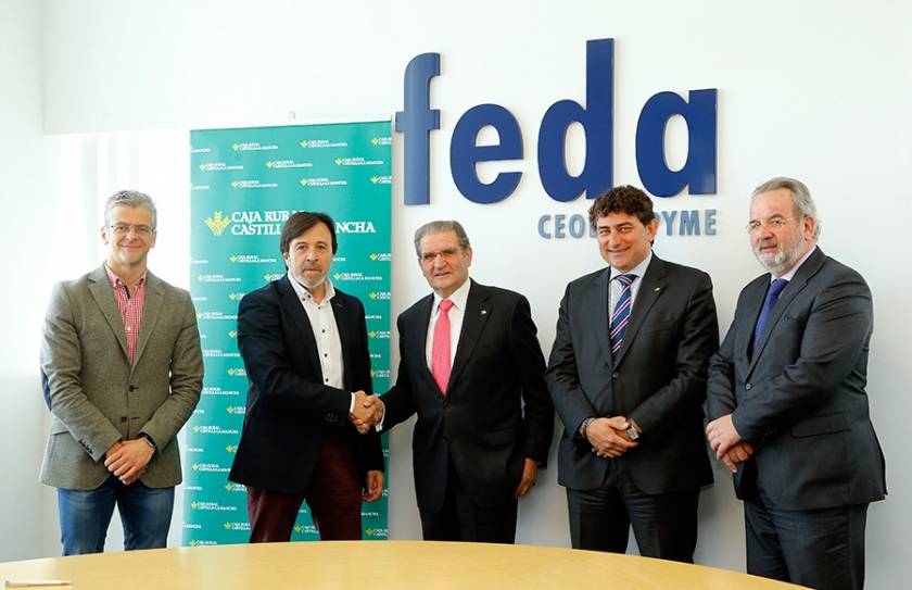 Caja Rural CLM y FEDA renuevan su convenio social para patrocinar actividades formativas e informativas y la participación en los Premios Empresariales San Juan’2016-XVII Edición