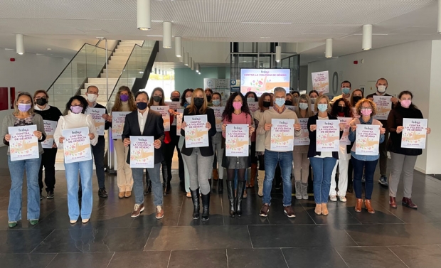 Fotografía de FEDA como cada 25 noviembre guarda un minuto de silencio en memoria de aquellas mujeres víctimas de violencia de género, ofrecida por FEDA