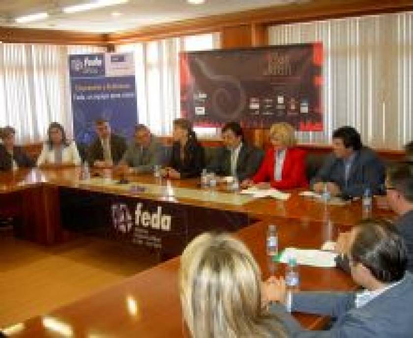 Cospedal  reclama ayuda urgente y protección para el comercio tradicional