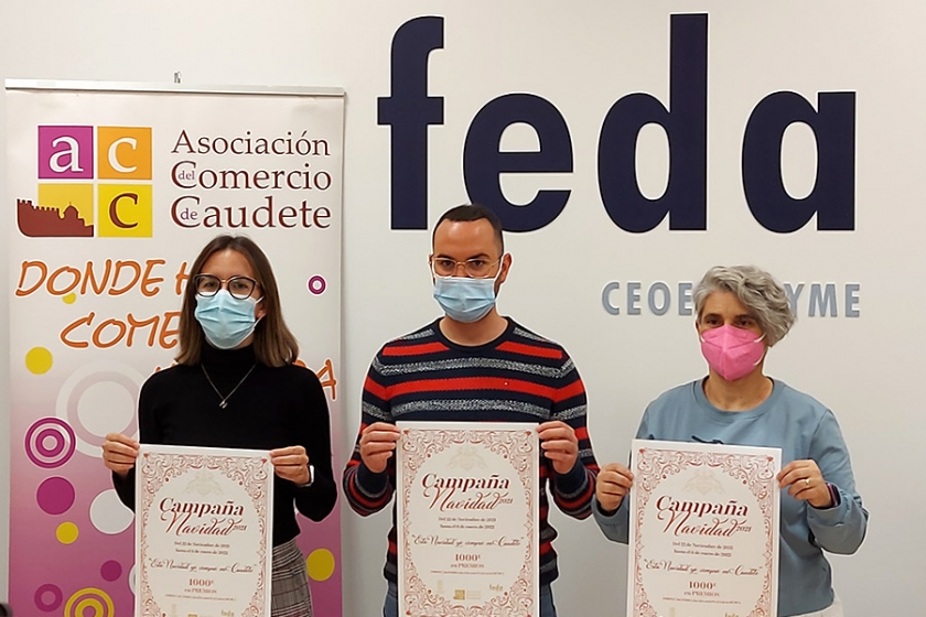 La Asociación del Comercio de Caudete ya tiene en la calle su campaña de Navidad, con 4.000 euros en premios y el tradicional mercadillo