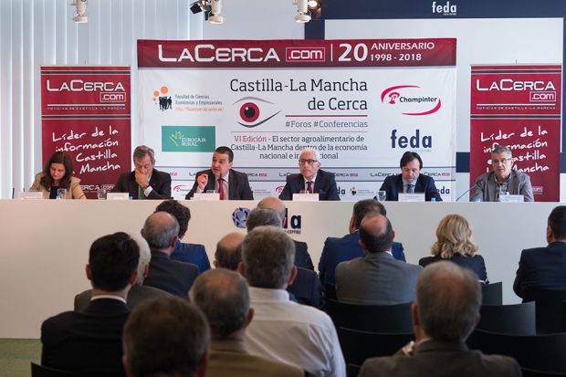 Fotografía de El consejero de Agricultura analizó en FEDA la importancia del sector agroalimentario en la economía nacional e internacional: “Es el que más riqueza genera en nuestra región”, ofrecida por FEDA