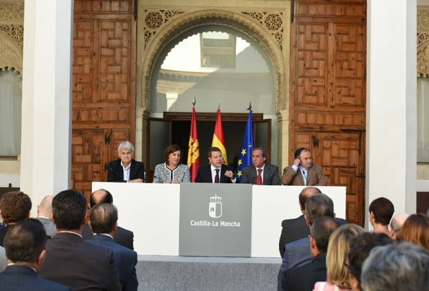 Fotografía de CECAM suscribe el pacto por la recuperación económica de Castilla-La Mancha junto con Gobierno regional y sindicatos, ofrecida por FEDA